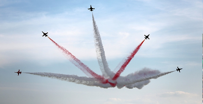 Türk Yıldızları Polonya'da uçtu