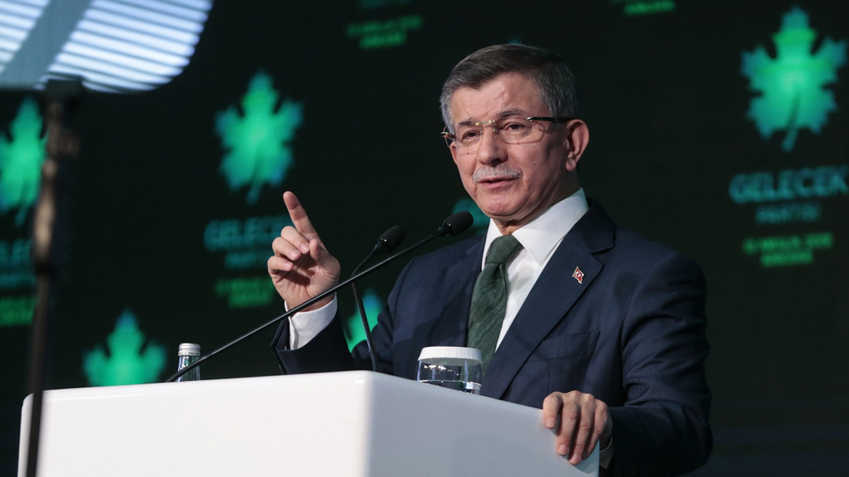 Davutoğlu: Bir grup, AK Parti ve Erdoğan'ı esir aldı