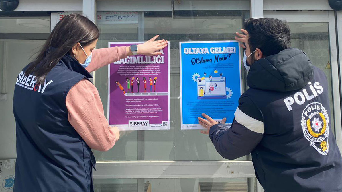 Siber zorbalık nedir, nelere dikkat edilmeli? Bilinçli internet kullanımı için Siberay