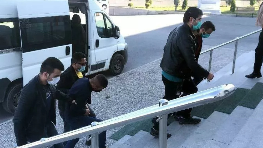 Hırsızlığa gittiler, uyuşturucudan yakalandılar