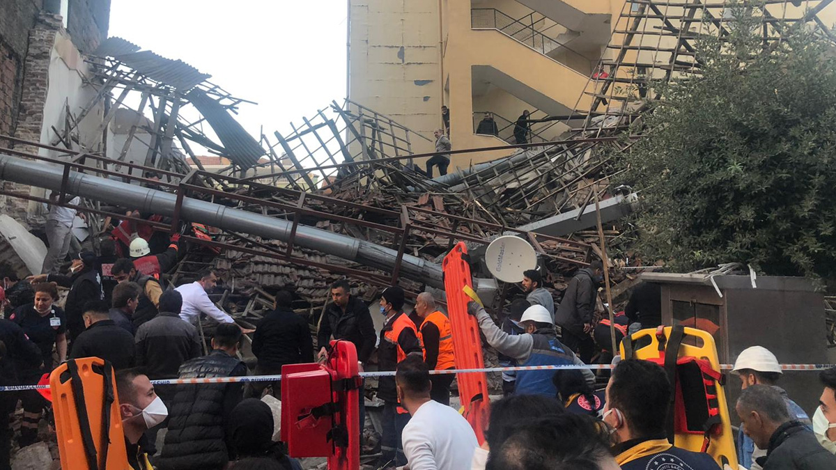 Çöken binada çalışan işçiler: Çürük olduğunu söyledik