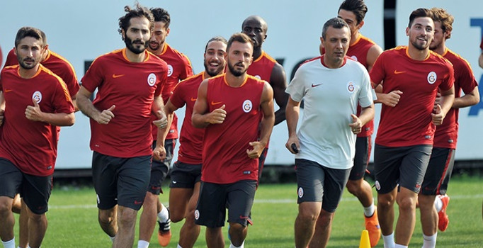 Hamit Altıntop Galatasaray'da 1 yıl futbolcu, sonrasında sportif direktör olacak