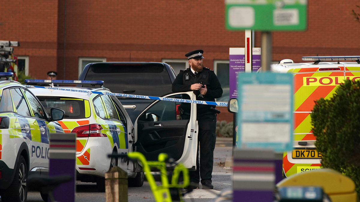 İngiltere'de hastane önündeki araçta patlama: 1 kişi öldü