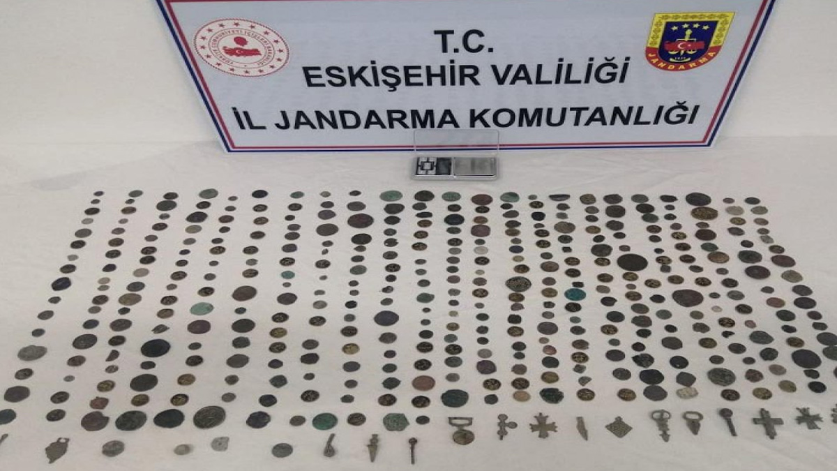 Jandarmanın durdurduğu araçtan tarihi eserler çıktı
