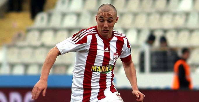 Fenerbahçe'nin ilk Faslı futbolcusu Aatıf Chahechouhe oldu