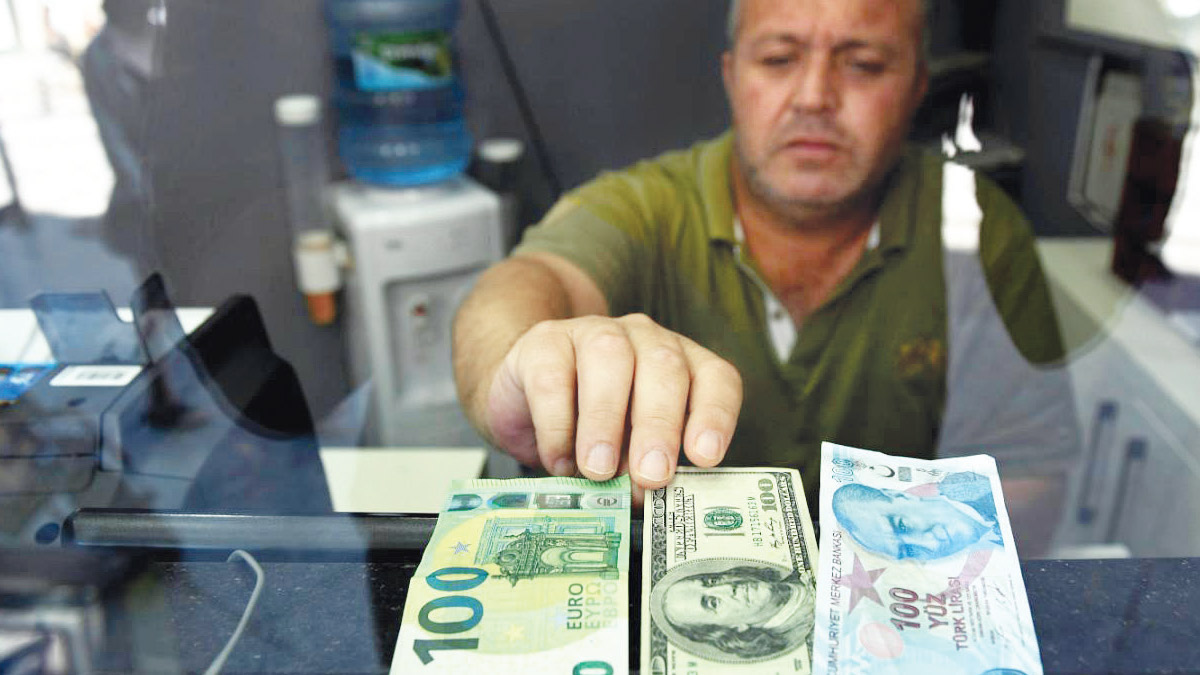 TL kaybediyor  yönetim izliyor