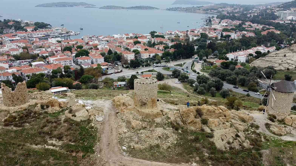Foça’nın 350 yıllık yel değirmenleri tarihe ışık tutuyor