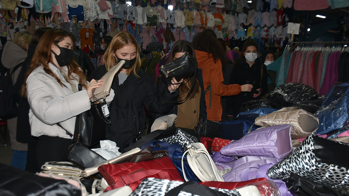 Türk lirası pul oldu: Bulgarlar Edirne'ye akın etti