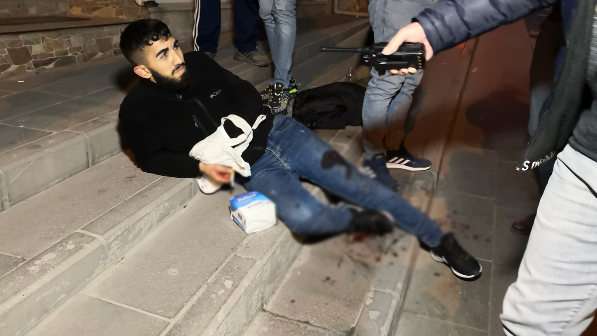 Bıçaklandı, 'Dikişten korkarım, ölmek istiyorum' dedi