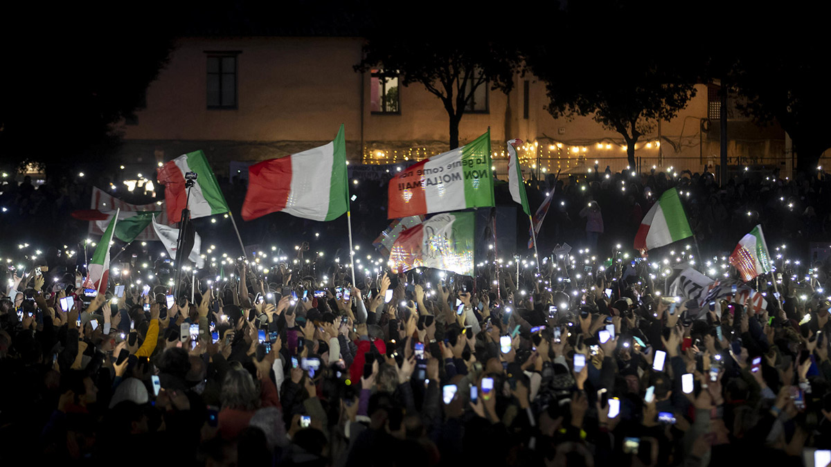 İtalya'da 'Yeşil Geçiş' sertifikasına karşı protesto