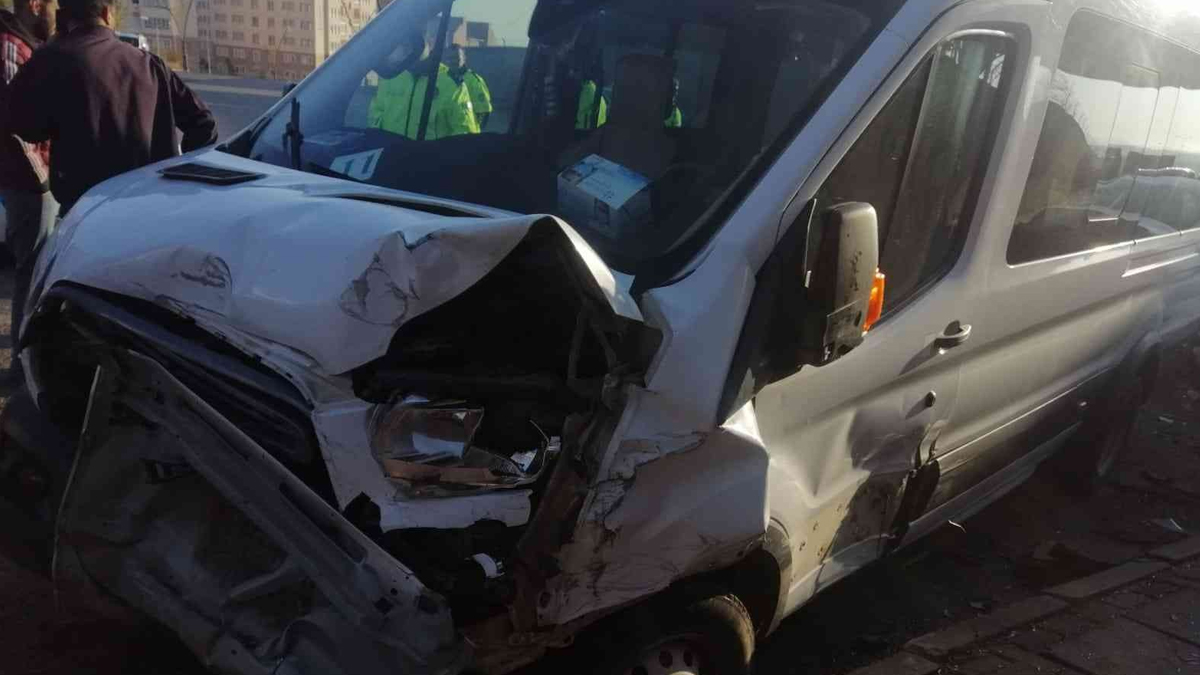 Bingöl'de öğrenci servisi kazası