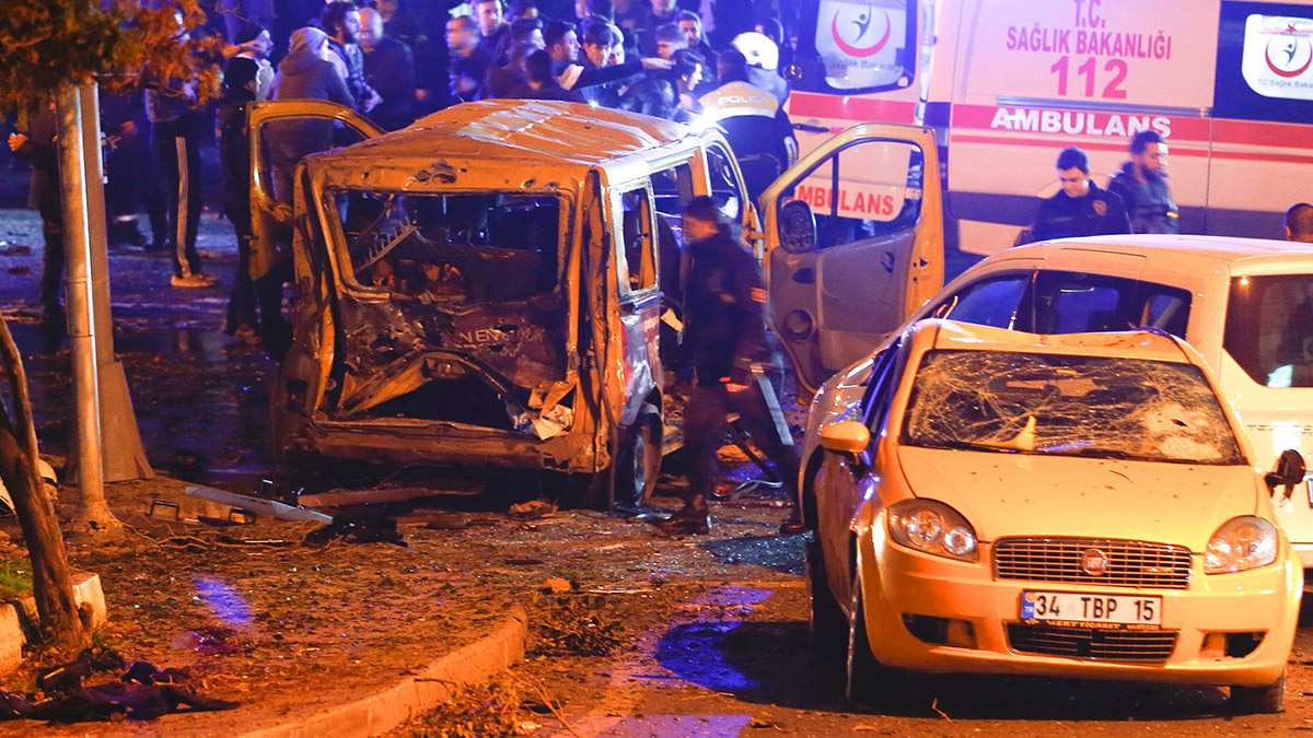 Aracınızla bu yollardan geçerken çok dikkatli olun!