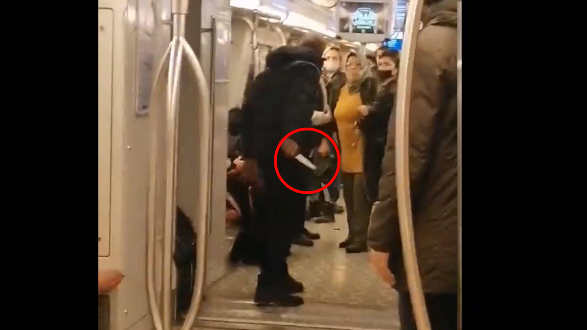 İstanbul Kadıköy metrosunda bıçaklı saldırgan dehşeti