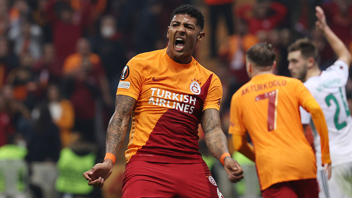 Galatasaray'da van Aanholt’un Kovid-19 testi pozitif