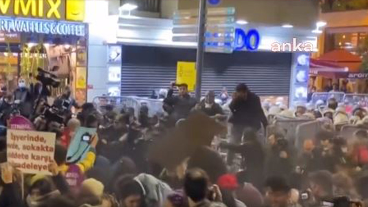 Taksim'deki yürüyüşe polis müdahale etti