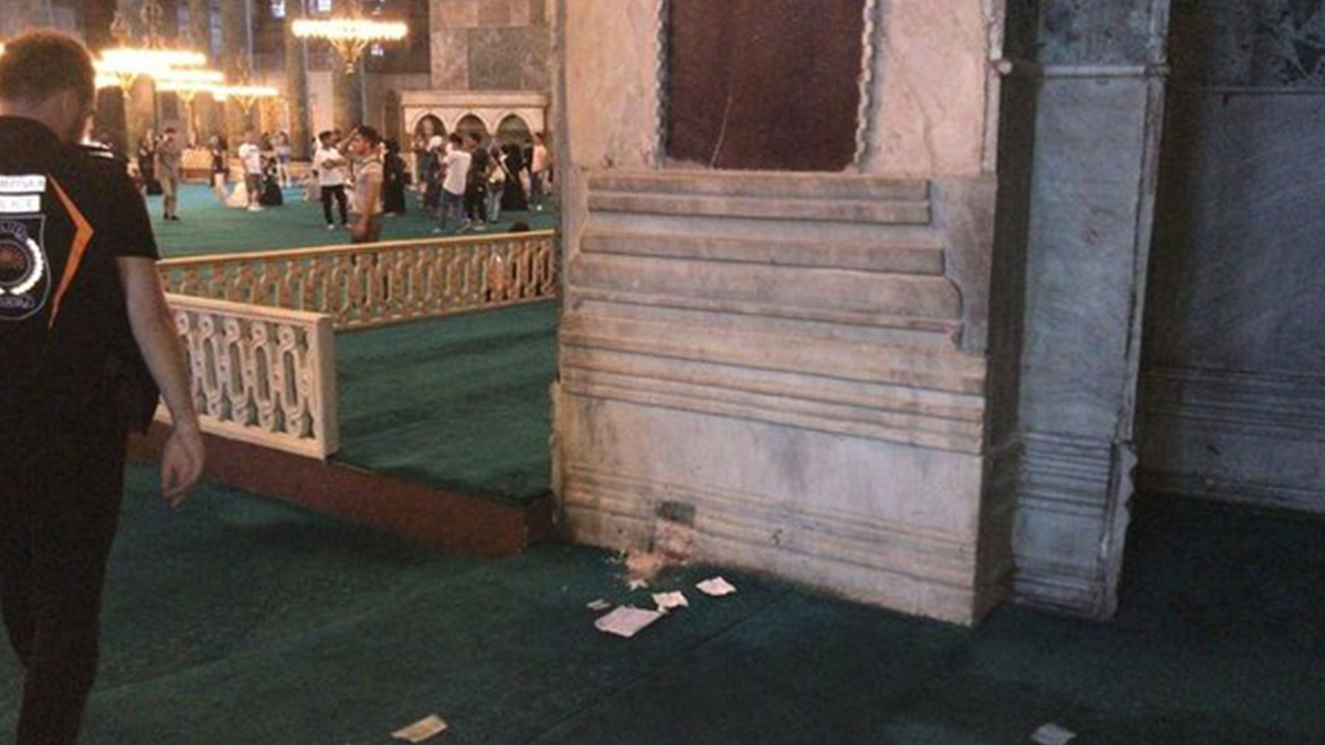 Sanat Tarihçisi Selçuk Eracun açıkladı: Ayasofya'da bulunan kağıtlara, Romence ve Runik alfabesinde dilek yazılmış