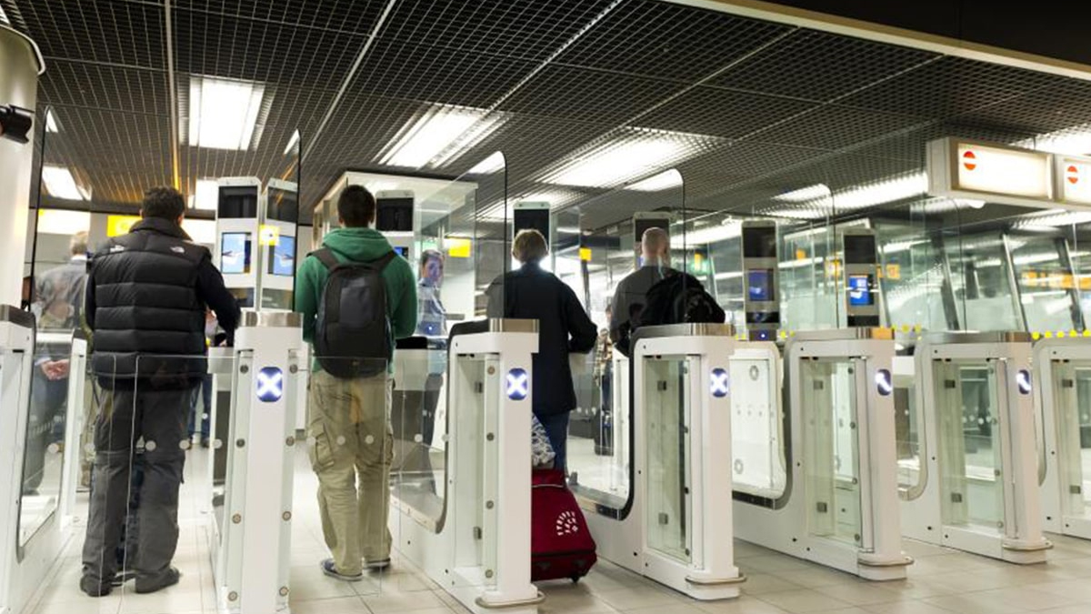 Güney Afrika'dan Hollanda'ya gelen 600 yolcudan 61'i Kovidli çıktı