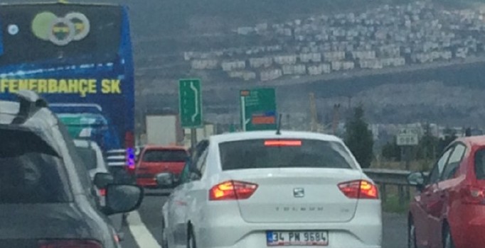 Fenerbahçe Topuk Yaylası'na giderken trafiğe takıldı