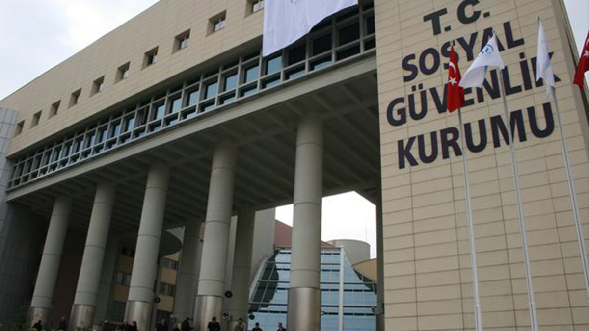 SGK'ya e-Devlet'ten 305 milyon başvuru! En çok soru SGK'ya geldi