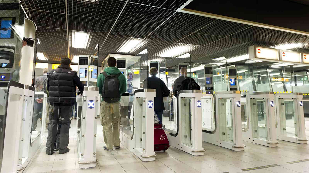 Omicron varyantı Hollanda ve Danimarka'da da görüldü