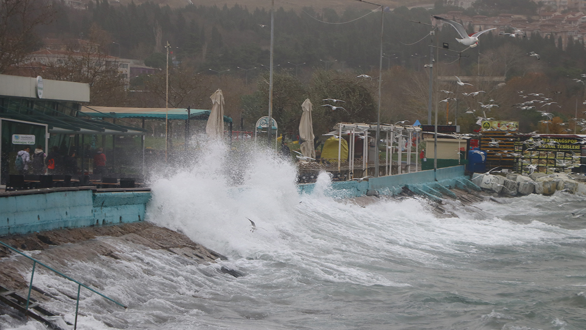 Meteoroloji'den fırtına uyarısı: Yarın da devam edecek
