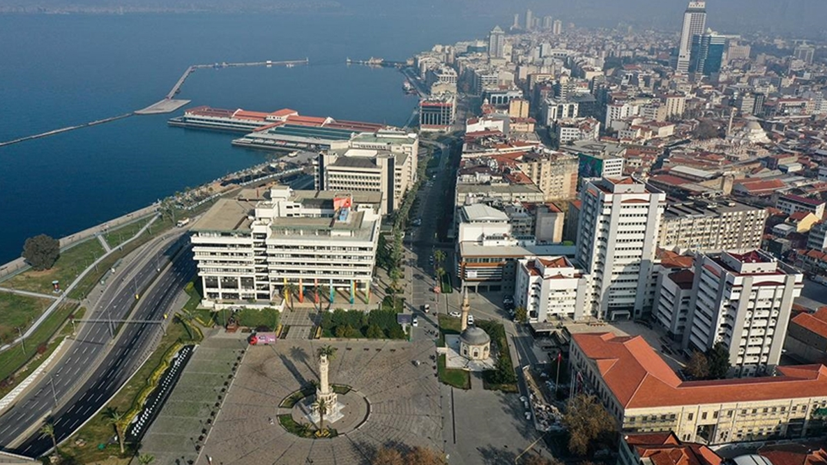 izmir urla aciklarinda 5 1 buyuklugunde deprem son depremler