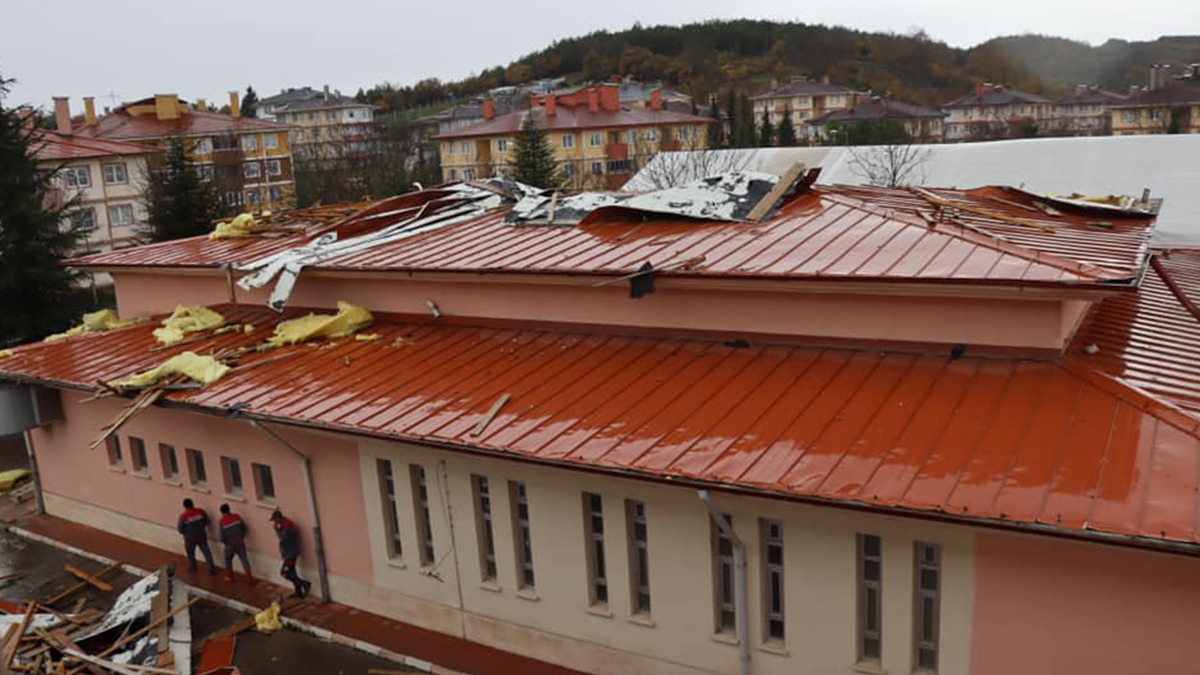 Yalova'da lodosun etkisi sürüyor