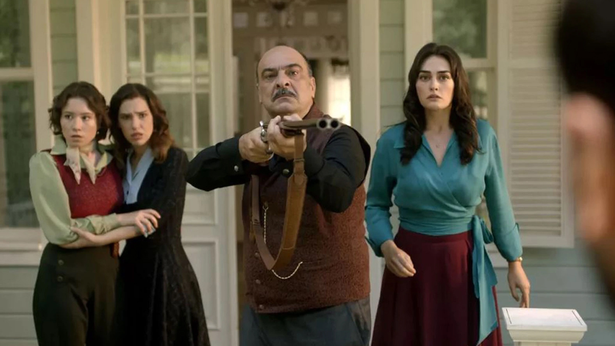 Kanunsuz Topraklar'ın başrol oyuncusu diziden ayrıldı