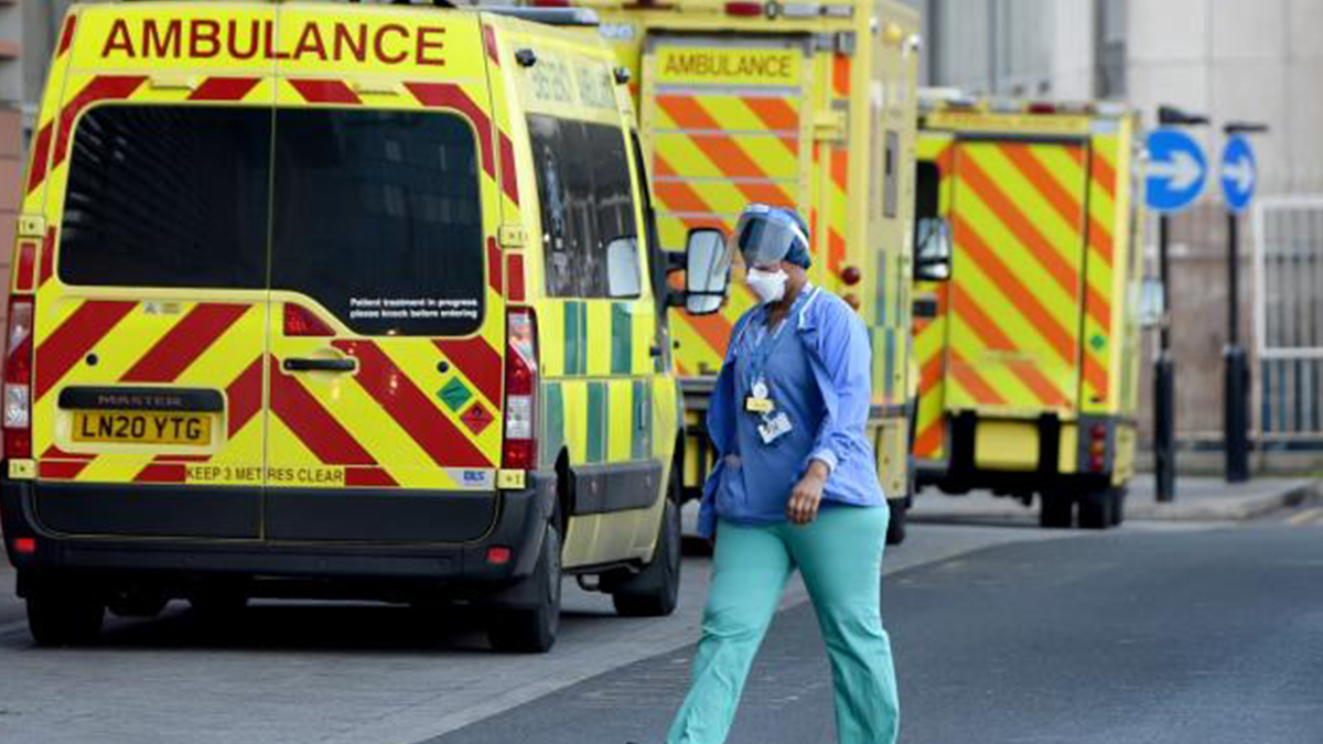 İngiltere'de Omicron vaka sayısı artıyor