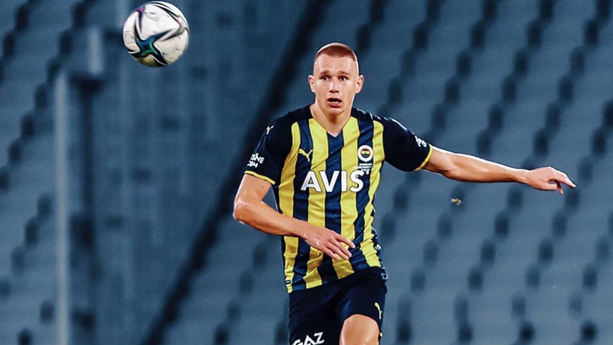 Fenerbahçe'nin defans oyuncusu Szalai Chelsea yolcusu