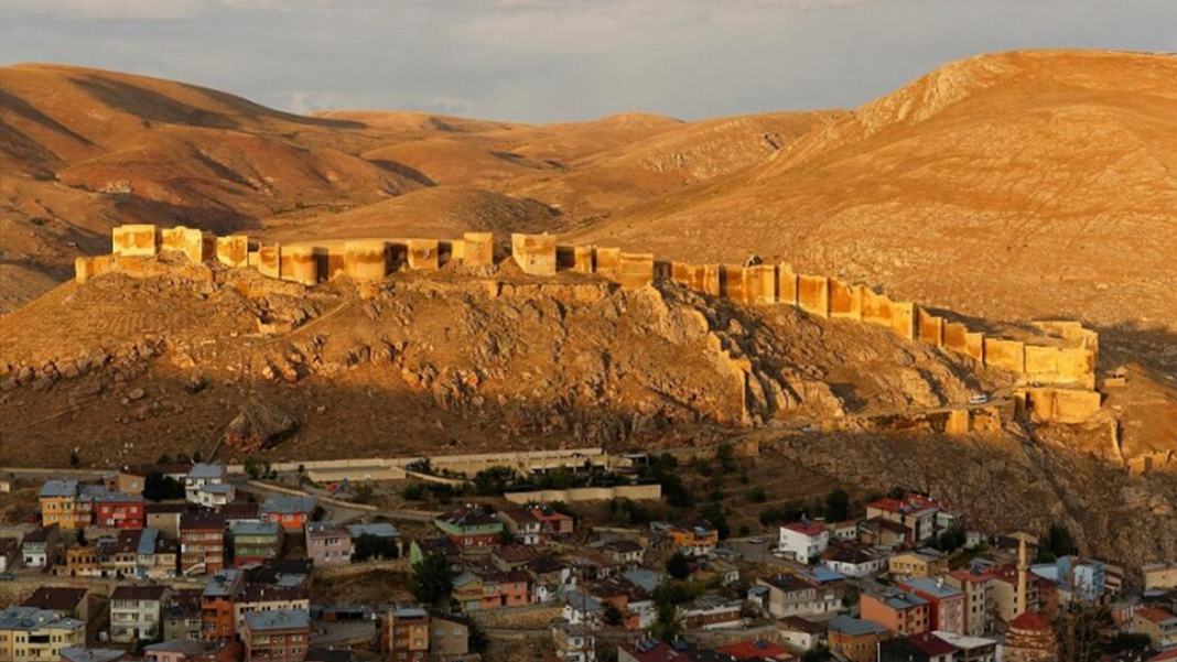 Bayburt'ta öğrenciler için 'ikametgahını al hediye çekini kazan' kampanyası