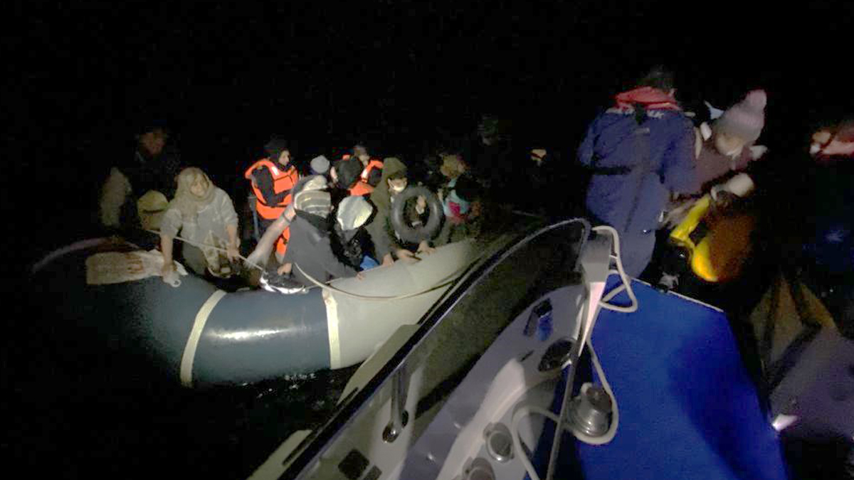 Yunanistan geri itti, Türk Sahil Güvenliği kurtardı