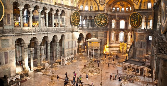 Şaşırtan protesto... Aniden namaza durdurlar