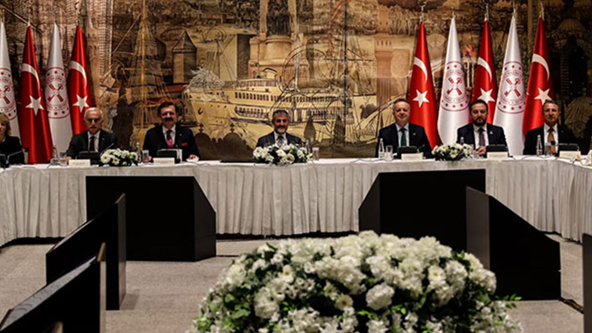 Hazine ve Maliye Bakanı Nebati, iş dünyasından isimlerle buluştu