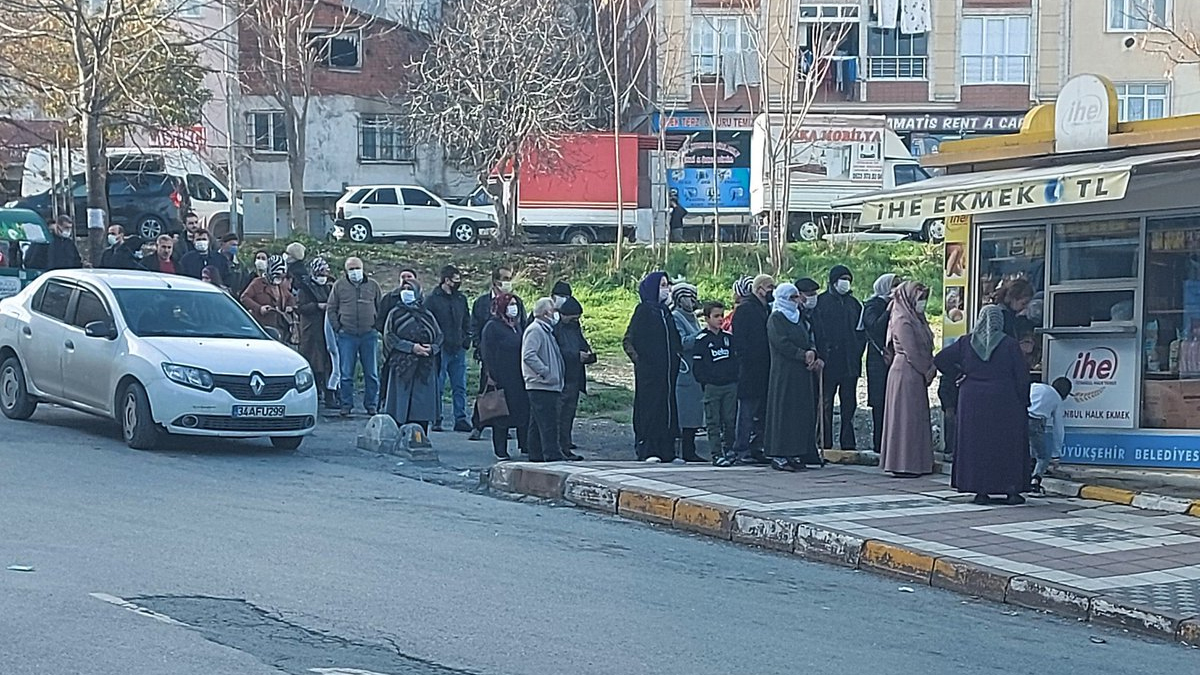 Ekmek 3,5 lira oldu, vatandaş Halk Ekmek'e koştu