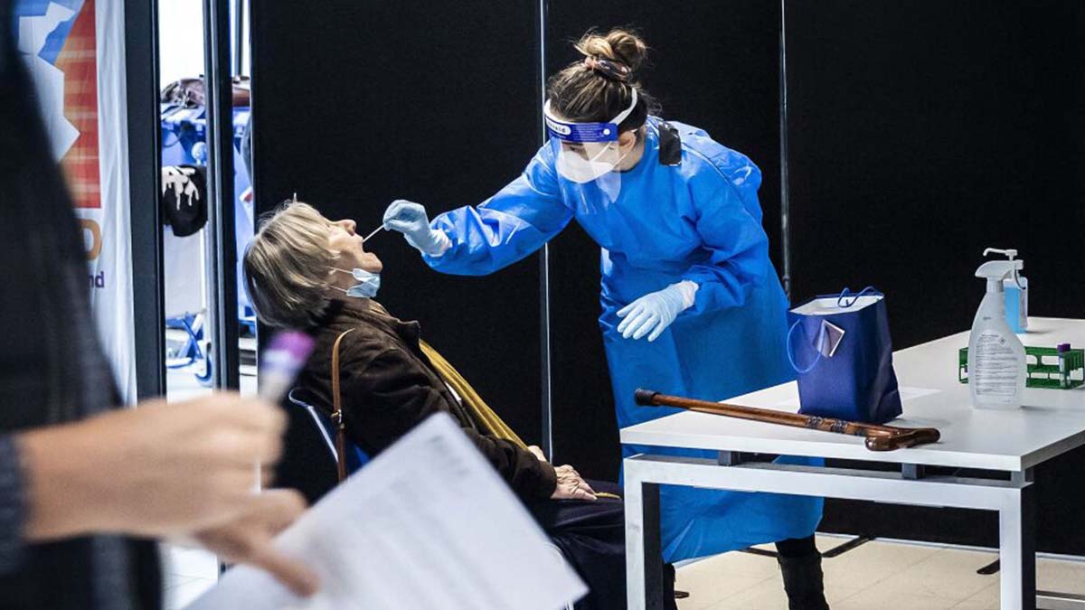 Uzmanlar tedirgin: Koronavirüs 'omicron' varyantı 'delta'dan daha tehlikeli!