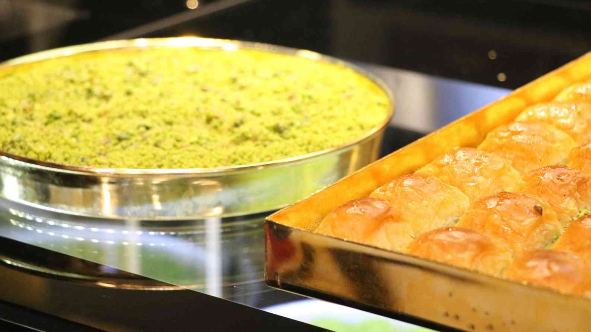Görenler inanamadı! Altın tepside baklava 2,5 milyon lira