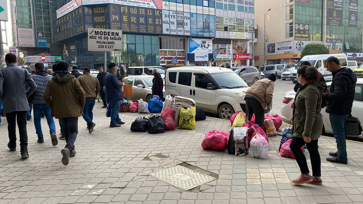 Manat, TL karşısında bir ayda yüzde 49 değerlenince Iğdır'a akın ettiler