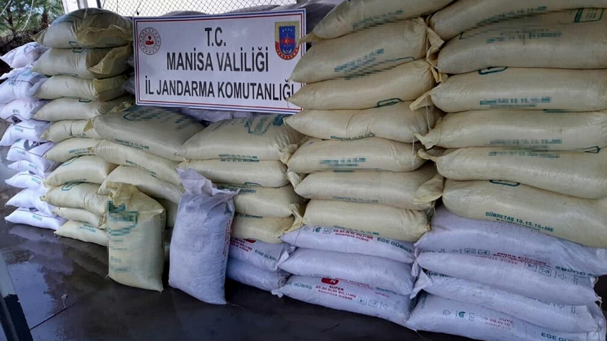 Zamlar bunu da yaptırdı: Manisa'da 59 ton sahte gübre ele geçirildi