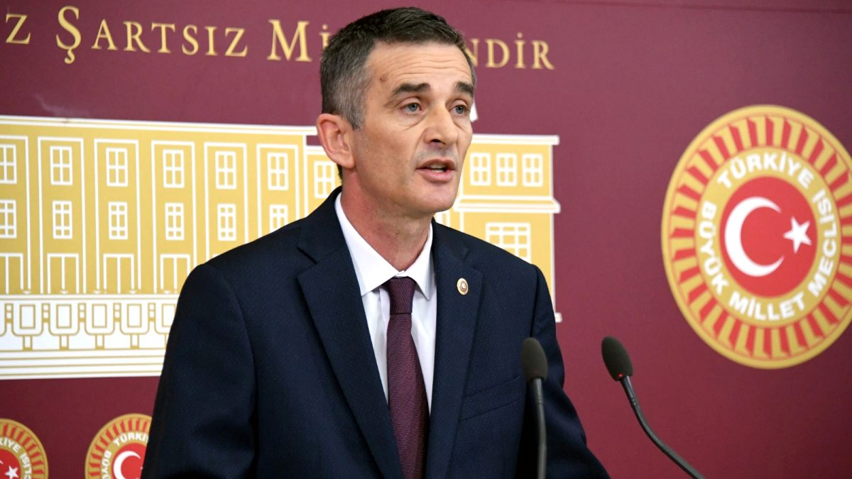 AK Parti'ye katılacağını açıklayan Ümit Dikbayır'dan sürpriz karar