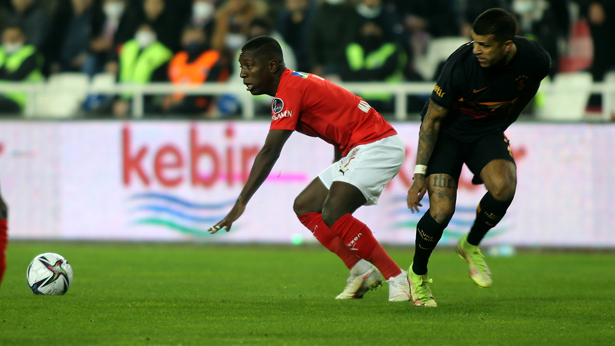 Galatasaray deplasmanda Sivasspor'a boyun eğdi