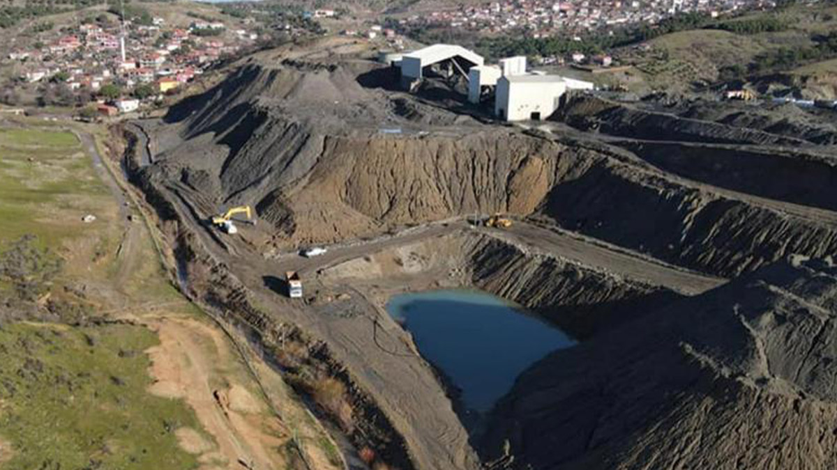 Ayvalık'ta demir madeni atıklarını Madra Barajı'na atıyor