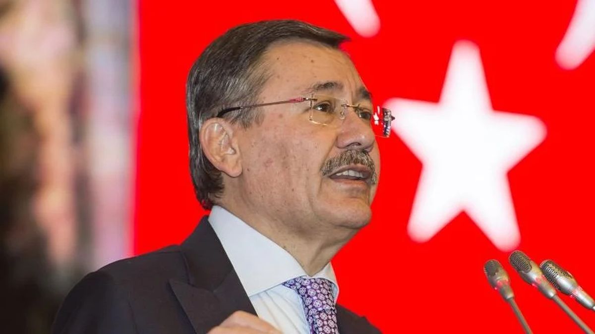 Melih Gökçek belediyenin aracını teslim edeceğini duyurdu