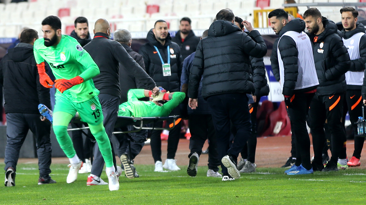 Muslera sakatlandı gözler Okan’a çevrildi