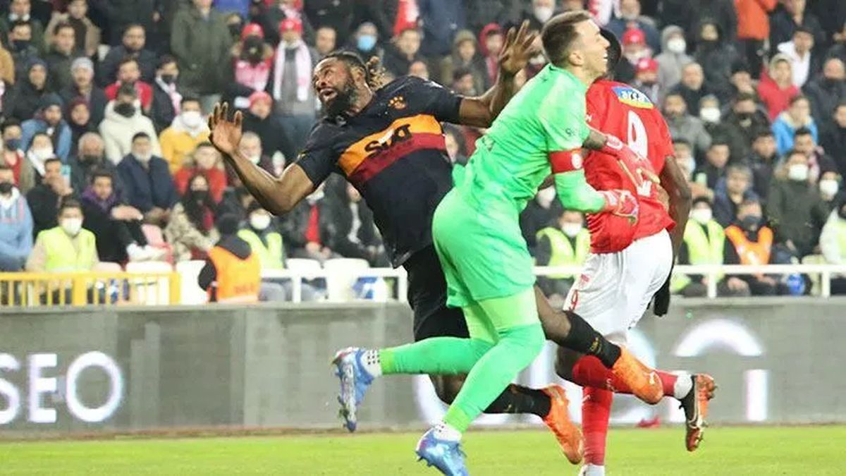 Galatasaray'da kaleye kim geçecek?