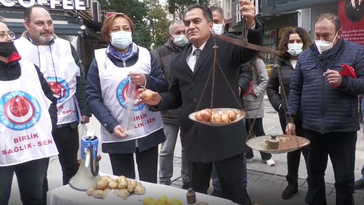Sağlıkçılar tezgah açıp patates, soğan sattı: Bırakın ek iş yapalım