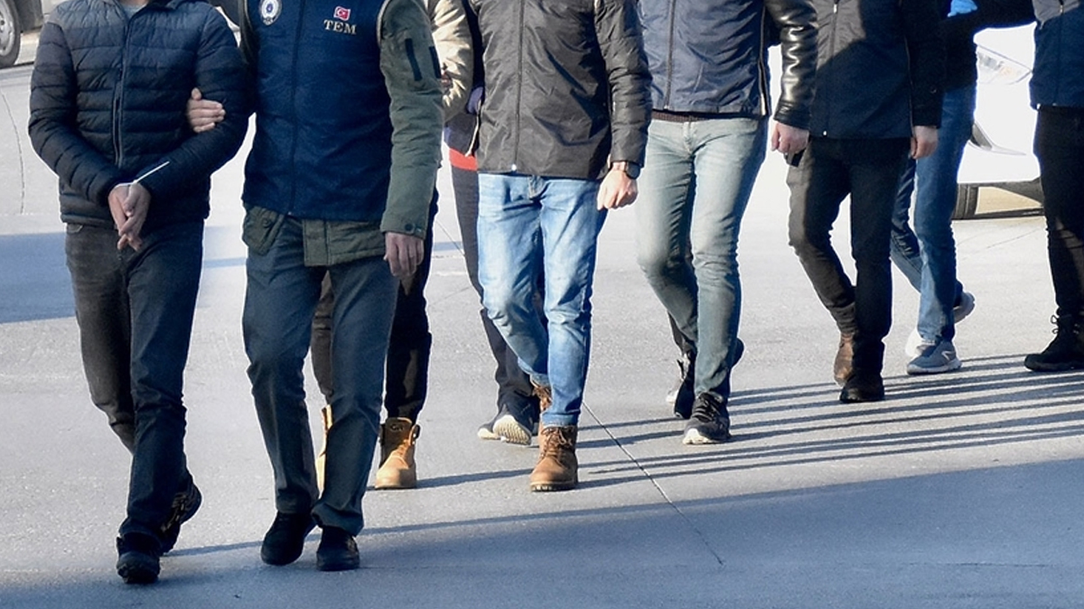 Korsan çağrı merkeziyle dolandırıcılık yapan şebekeye baskın