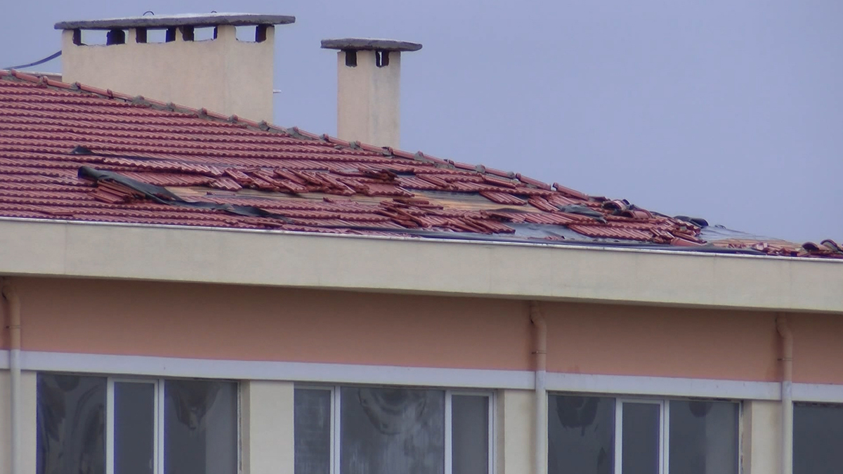 Olumsuz hava olayları okulu etkiledi