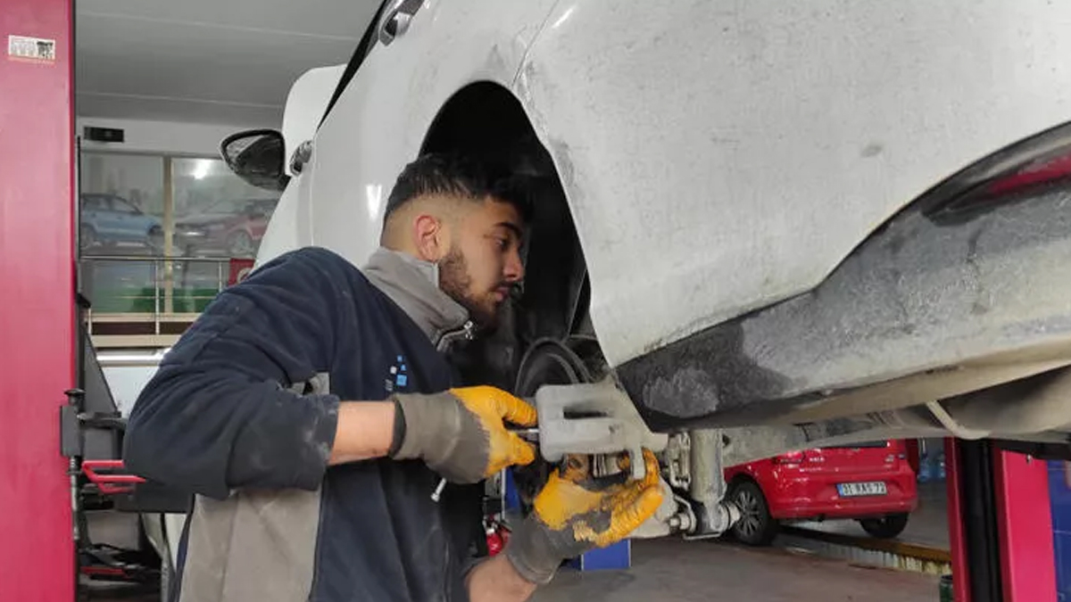 Şimdiden yoğunluk oluştu! Araç sahipleri dikkat, mutlaka yaptırın