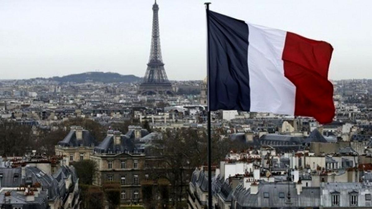 Fransa’da yılbaşı kutlamalarına koronavirüs engeli